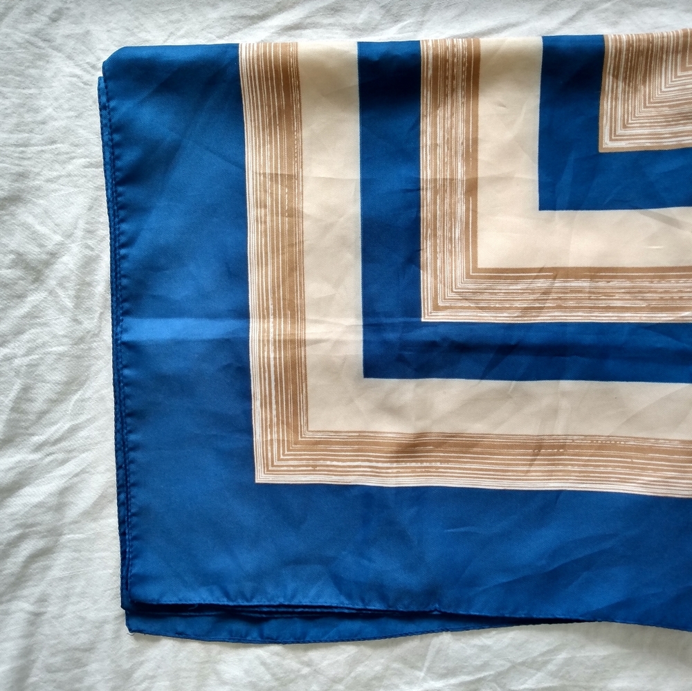 🔵 Border Scarf